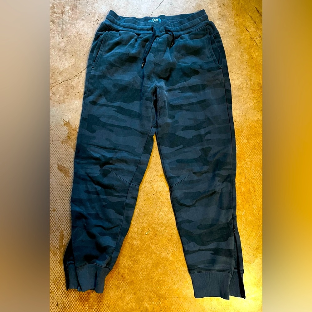 Bonobos joggers.